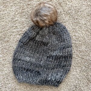 Cozy Gray Knit Pom-Pom Beanie